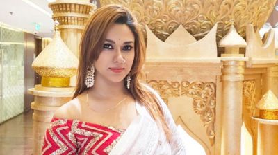 চিত্রনায়িকা ববির রেস্টুরেন্ট দখল