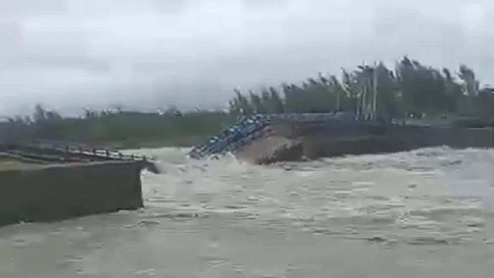 মুছাপুর রেগুলেটরে ধস, ৫ জনের মৃত্যু