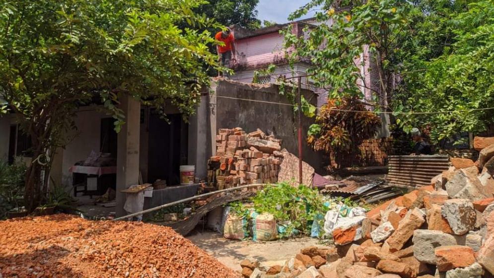 ঋত্বিক ঘটকের বসতভিটা ভেঙে ফেলার অভিযোগ