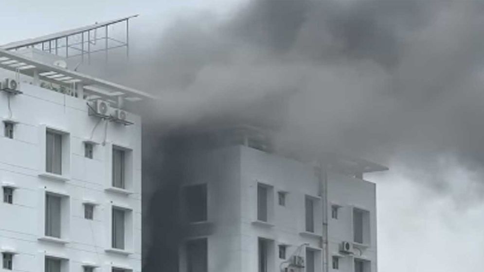 ধানমন্ডিতে আবাসিক ভবনে লাগা আগুন নিয়ন্ত্রণে
