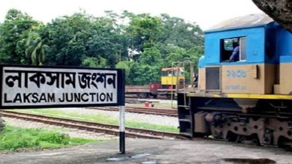 খাদ্য সহায়তা নিয়ে লাকসাম থেকে ফেনী যাবে রিলিফ ট্রেন