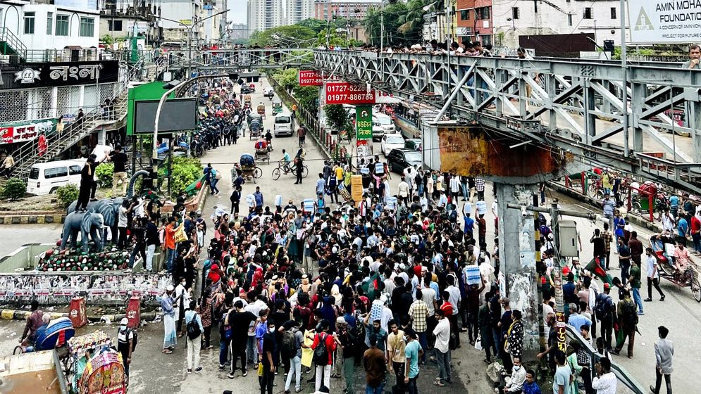 ফের সায়েন্সল্যাব মোড় অবরোধ আন্দোলনকারীদের