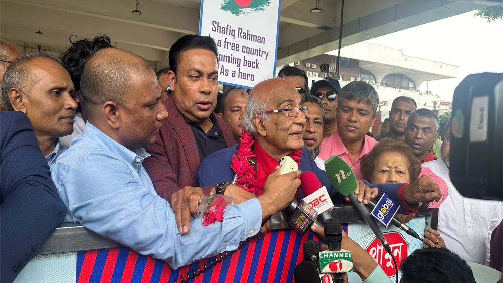 দেশে ফিরলেন সাংবাদিক শফিক রেহমান ও বিএনপি নেতা মিল্টন