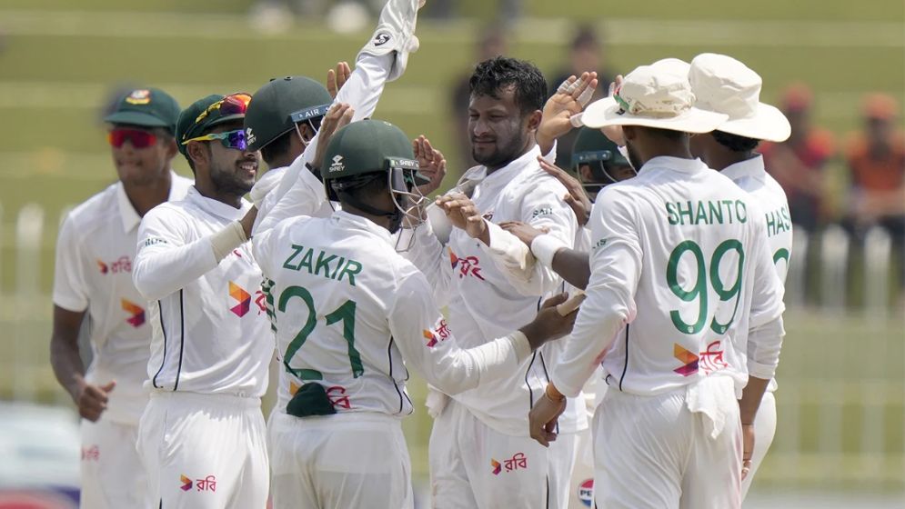 মধ্যাহ্নভোজের বিরতির আগেই এলোমেলো পাকিস্তান