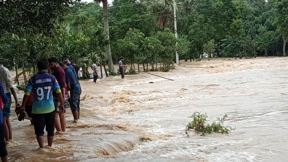 এক সপ্তাহ পর বিপৎসীমার নিচে গোমতীর পানি