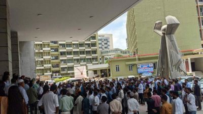 কেন্দ্রীয় ব্যাংকে বিক্ষোভ, পালিয়ে গেলেন ডেপুটি গভর্নর ও ৪ উপদেষ্টা