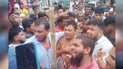 ইউপি চেয়ারম্যানকে জুতার মালা পরিয়ে থানায় সোপর্দ