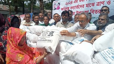 নোয়াখালীতে বন্যার পানি কমতে শুরু করেছে, এখনো পানিবন্দি লাখ লাখ মানুষ 