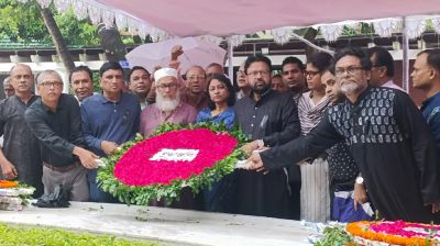 বঙ্গবন্ধুর সমাধিতে জাতীয় প্রেস ক্লাব নেতৃবৃন্দের শ্রদ্ধা (ভিডিও)