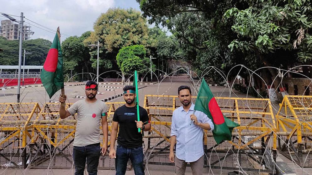 এবার ধানমন্ডি ৩২ নম্বরে ফোন চেকিং নিয়ে মুখ খুললেন সমন্বয়ক রিফাত