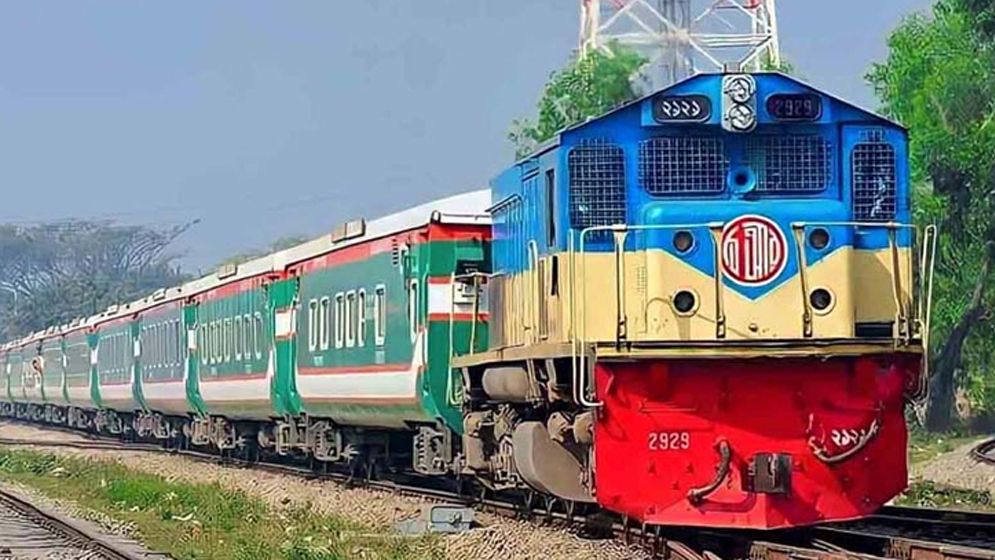 ‘সতর্কাবস্থায়’ রাজশাহী থেকে ট্রেন চলাচল শুরু