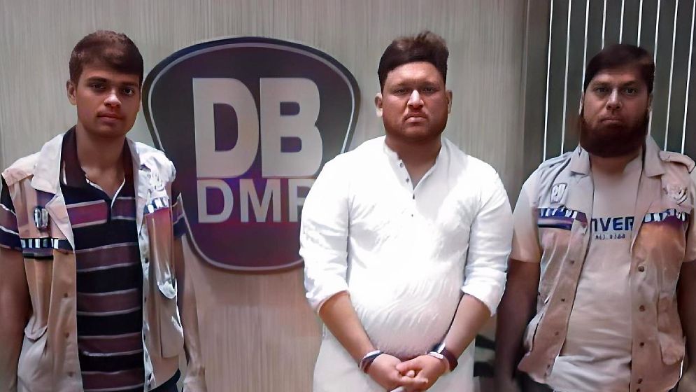 বার্নিকাটের গাড়িবহরে হামলার মামলায় আসামি সিয়াম গ্রেপ্তার