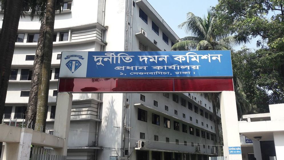 দুদকে বড় রদবদল