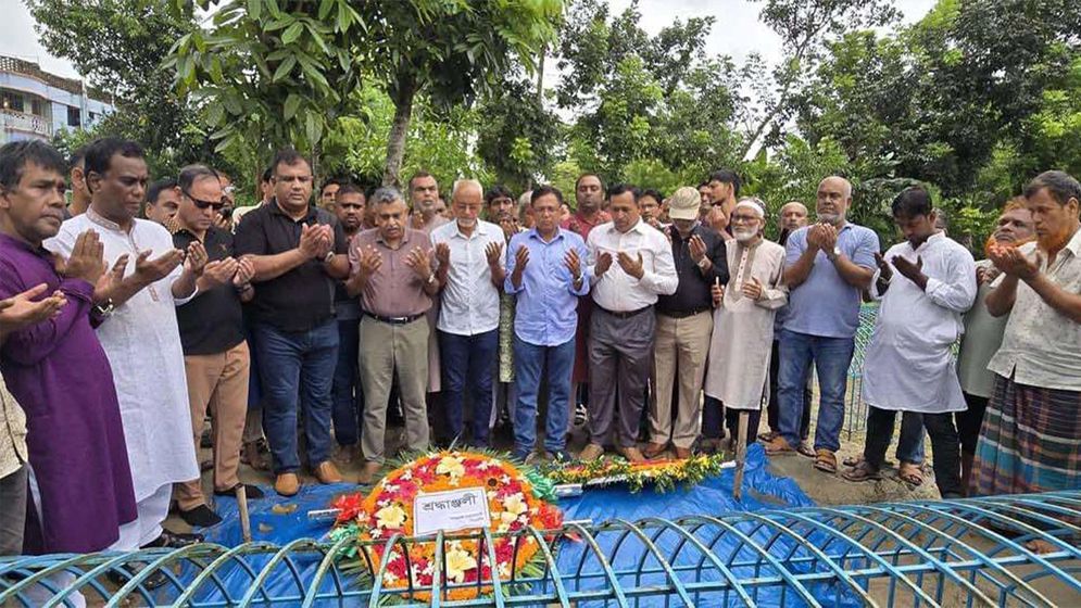 কক্সবাজারে নিহত সেনা কর্মকর্তার বাড়িতে বিএনপির প্রতিনিধি দল
