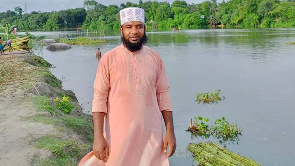 সাবেক বিচারপতি মানিক ও সালমান এফ রহমানকে নিয়ে সমালোচনা, ইমাম বরখাস্ত