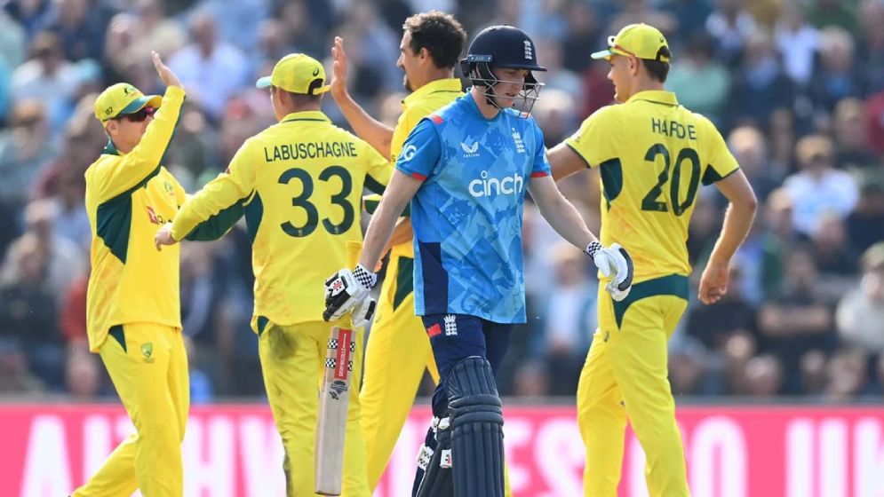 ইংল্যান্ডকে ফের হারিয়ে অস্ট্রেলিয়ার টানা ‘১৪’