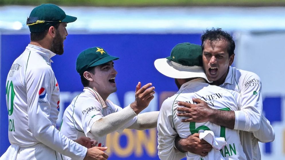 চমক দিয়ে পাকিস্তানের টেস্ট স্কোয়াড ঘোষণা