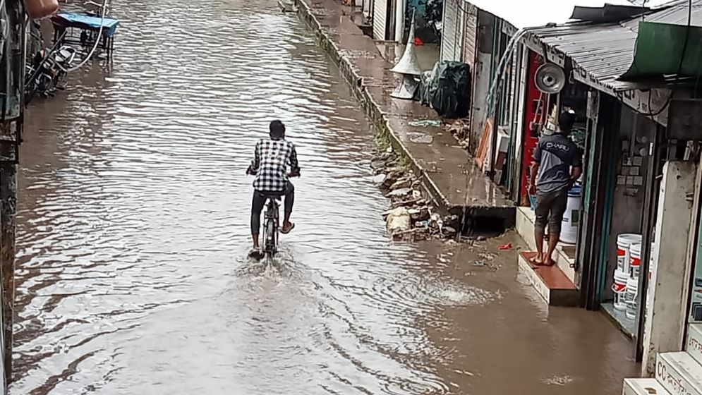 নোয়াখালীতে ভারী বর্ষণে জলাবদ্ধতা, ফের দুর্ভোগে মানুষ