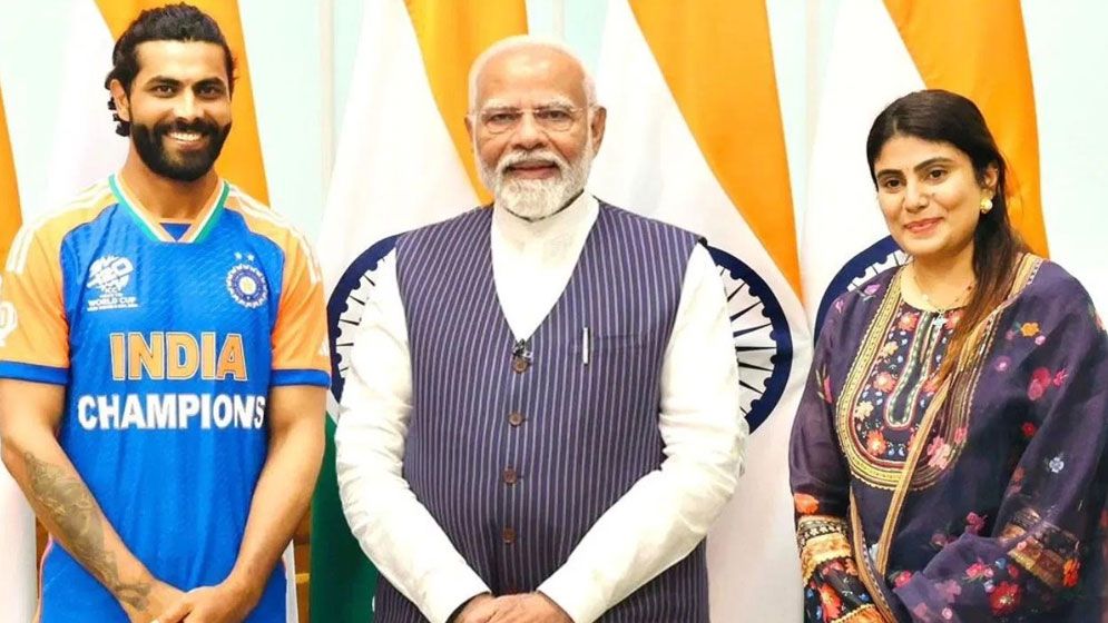 বিজেপিতে নাম লেখালেন জাদেজা