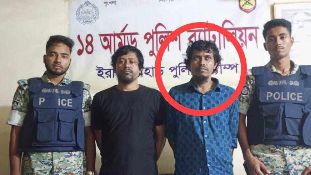 আরাকান রোহিঙ্গা আর্মির প্রধান নবী হোসেন অস্ত্রসহ গ্রেপ্তার