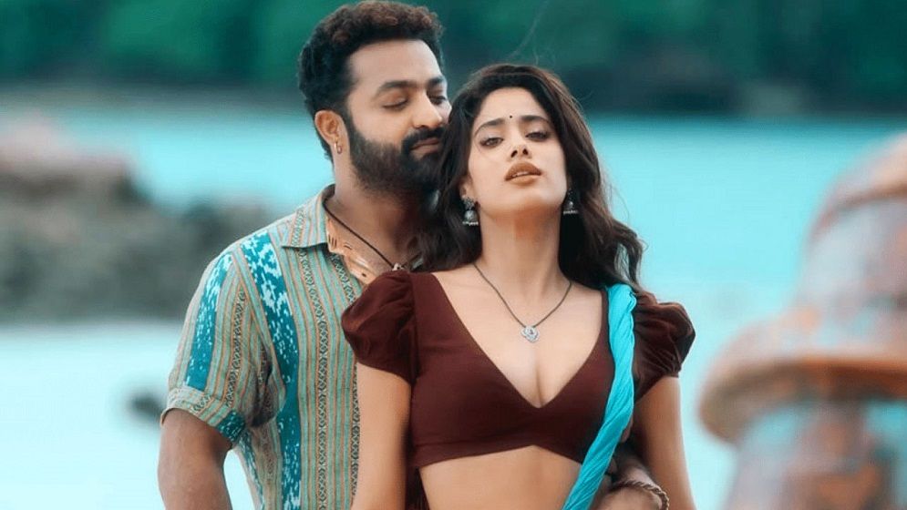 সিনেমায় রসায়ন দেখে ভক্তের মৃত্যু! (ভিডিও)