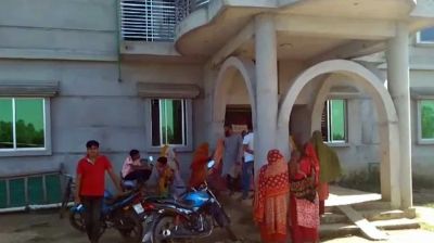 যেভাবে বিটিএসের সঙ্গে দেখা করতে পালায় ৫ ছাত্রী