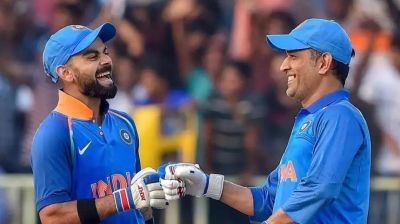 ধোনির যে কাণ্ডে বিড়ম্বনায় কোহলি!