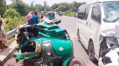 সিরাজগঞ্জে অটোরিকশা-মাইক্রোবাস সংঘর্ষে প্রাণ গেল ৫ জনের 