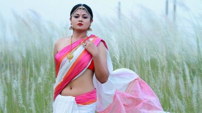 ‘গভীর রাতে শাড়ি চেঞ্জের সময় একজন রুমে ঢুকে পড়ে’