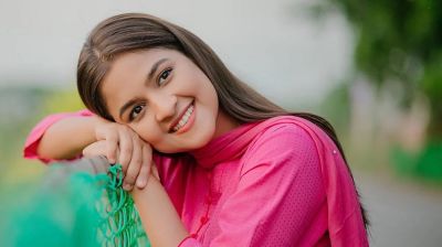 ভক্তদের আবদার পূরণ করছেন অভিনেত্রী সাদিয়া