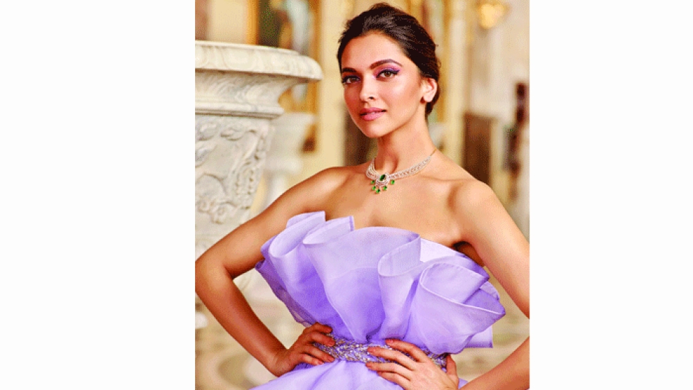 যেমন কাটছে দীপিকার মাতৃত্ব