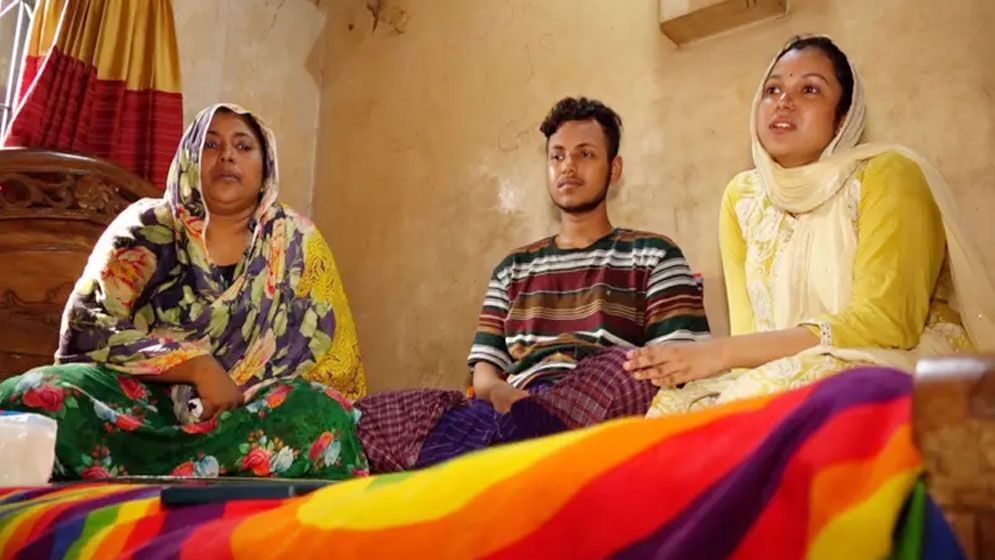 পুলিশের গুলিতে পেট থেকে আমার ভুঁড়ি বের হয়ে গেলো, অতপর...