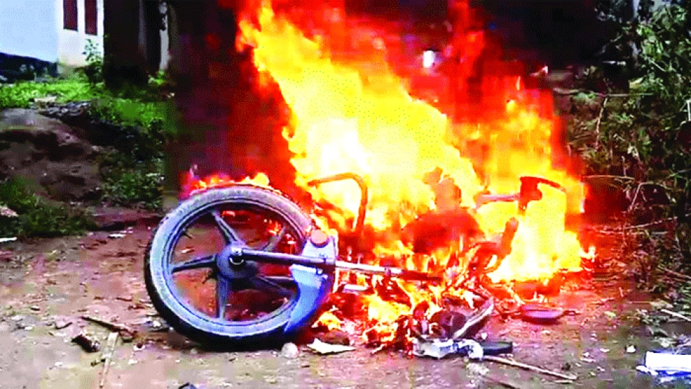 শিক্ষককে পিটিয়ে হত্যার পর পাহাড়ি-বাঙালিদের উত্তেজনা