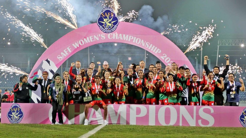 সাফজয়ী নারীদের অভিনন্দন ক্রীড়া উপদেষ্টা আসিফের