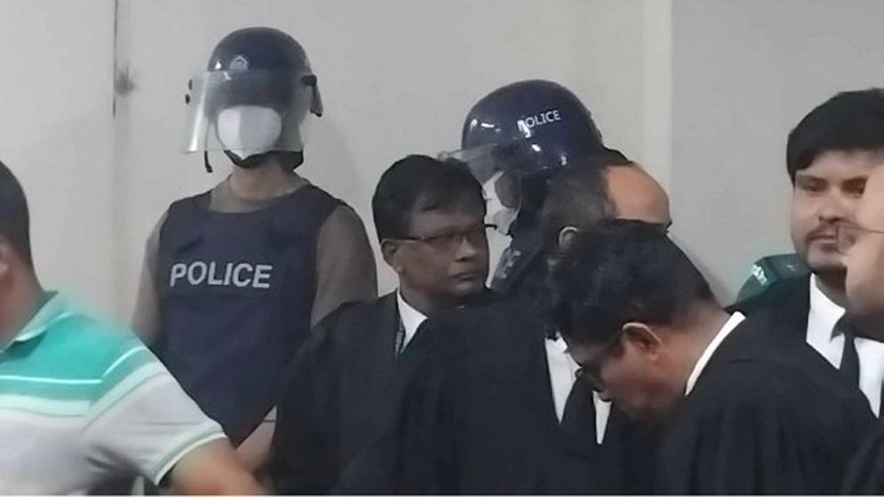 এডিসি শাহেন শাহ রিমান্ডে, এএসপি জুয়েল কারাগারে