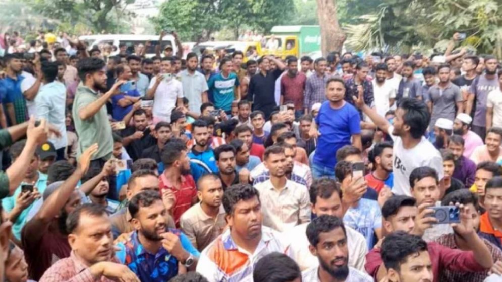 গজারিয়ায় ঢাকা-চট্টগ্রাম মহাসড়ক অবরোধ, ২০ কিলোমিটার যানজট