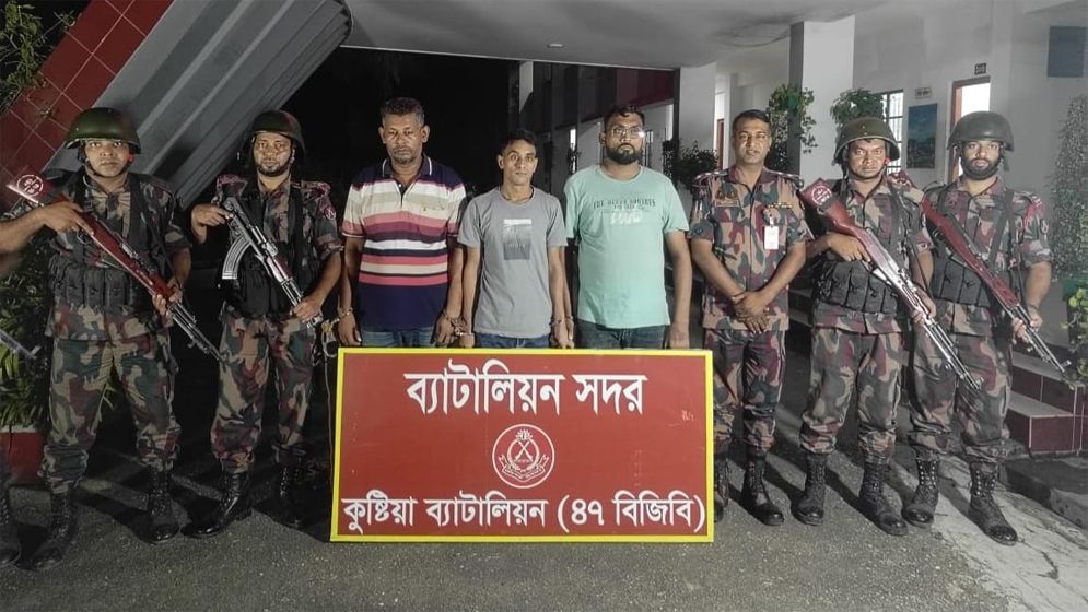 ভারতে পালানোর সময় সাবেক এমপির দুই সহযোগীসহ তিনজন আটক