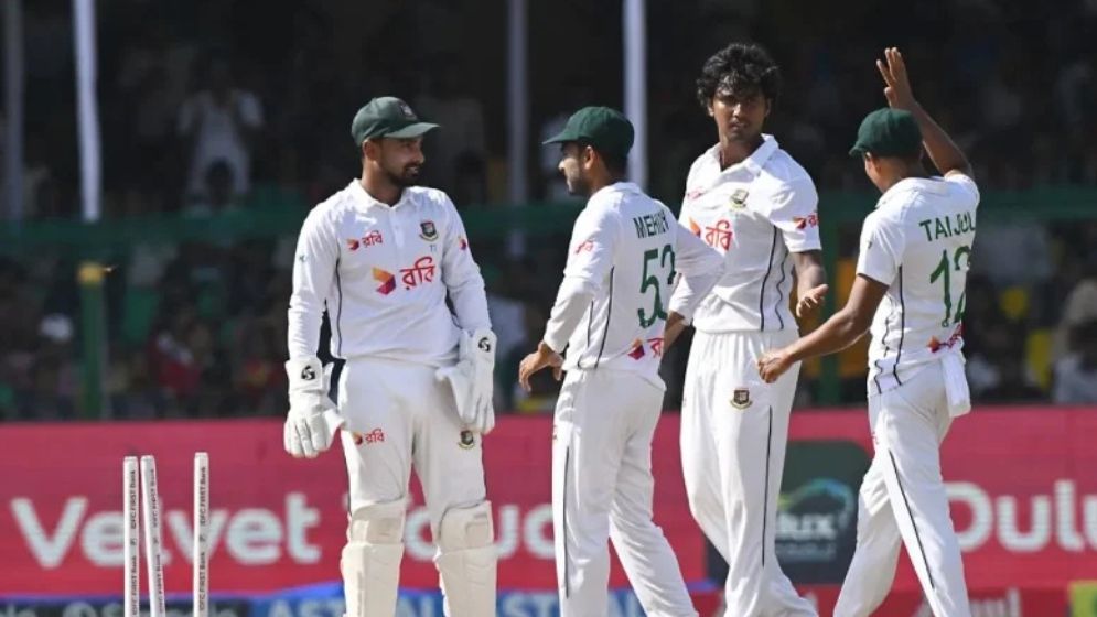 ১৩৭ রানের লিড নিয়ে লাঞ্চে দক্ষিণ আফ্রিকা