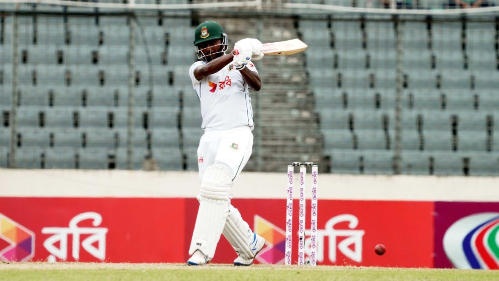 অভিষেক টেস্টেই জাকেরের ফিফটি