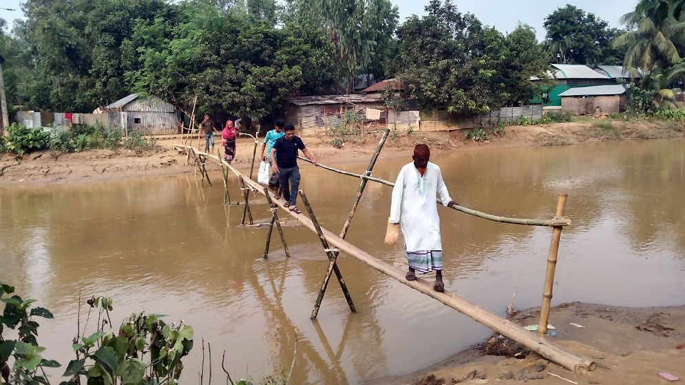 সেতুর নির্মাণ কাজ বন্ধ, কয়েক হাজার মানুষ দুর্ভোগে!