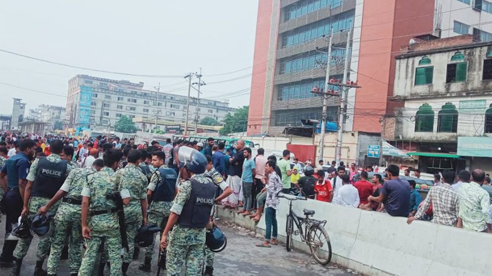 গাজীপুরে শ্রমিকদের বিক্ষোভ, মহাসড়কে তীব্র যানজট