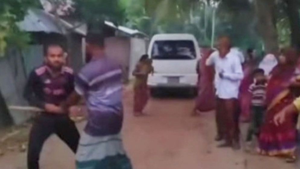 বিয়ে করতে যাওয়ার সময় বরের ওপর সাবেক স্ত্রীর হামলা