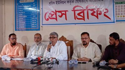 এনায়েত উল্যাহ গায়ের জোরে মহাখালী থেকে বাস চালাতেন