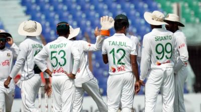 প্রথম সেশনেই প্রোটিয়াদের দাপট