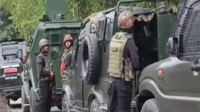 কাশ্মীরে ২ ভারতীয় সেনাসহ চারজন নিহত