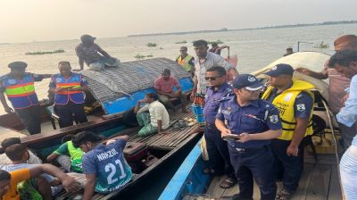 মেঘনা নদীতে মাছ ধরতে গিয়ে দুই ট্রলারের সংঘর্ষ
