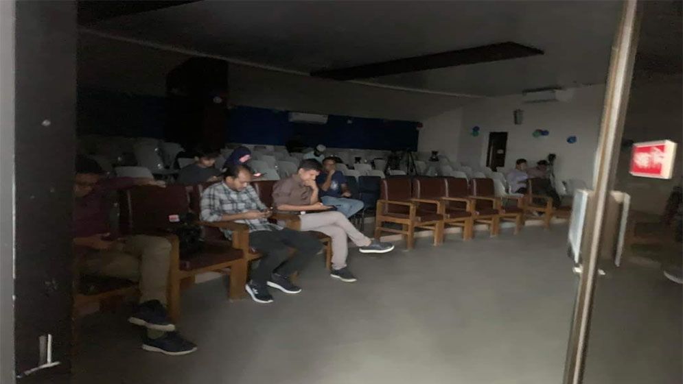 নির্যাতিত নারী শিক্ষার্থীদের নিয়ে আলোচনা সভায় বিদ্যুৎ সংযোগ বিচ্ছিন্ন