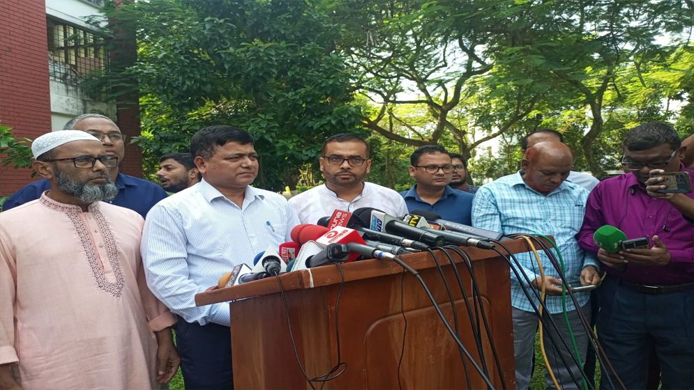 বেরোবিতে সব ধরনের লেজুড়বৃত্তিক রাজনীতি নিষিদ্ধ