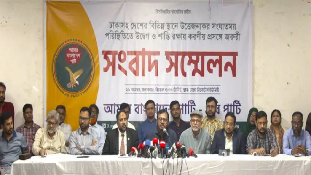 সংঘাত, অস্থিরতা ও আন্দোলনের মিত্রদের বিভক্তির দায় অন্তর্বর্তী সরকার এড়াতে পারে না