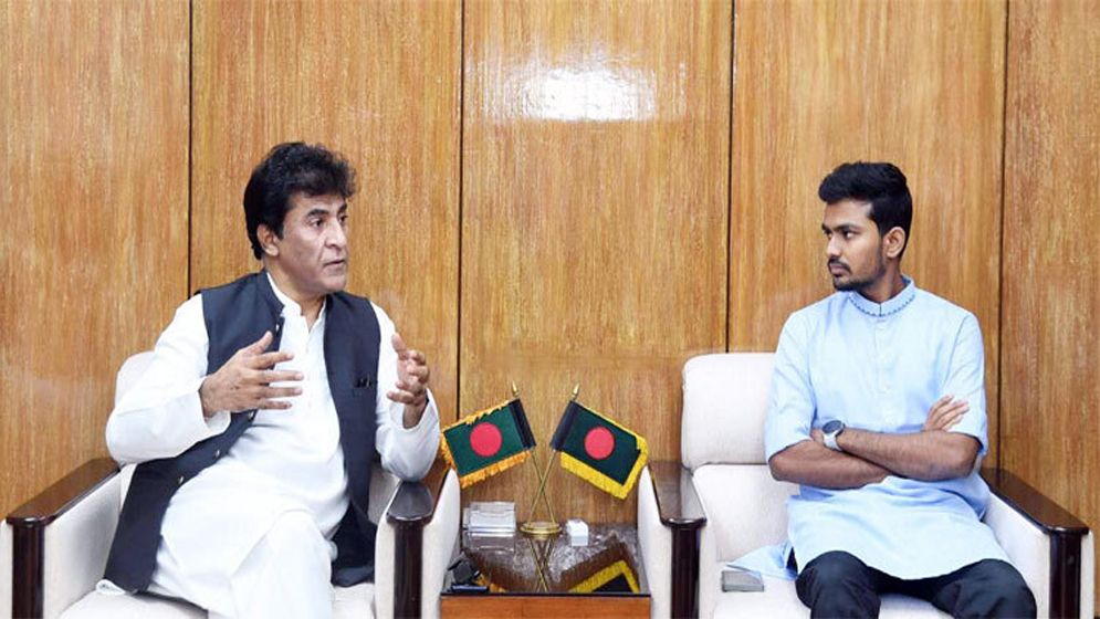 পাকিস্তানের পক্ষ থেকে ঐতিহাসিক ঘটনাগুলোর সত্যতা স্বীকার কাম্য: উপদেষ্টা আসিফ